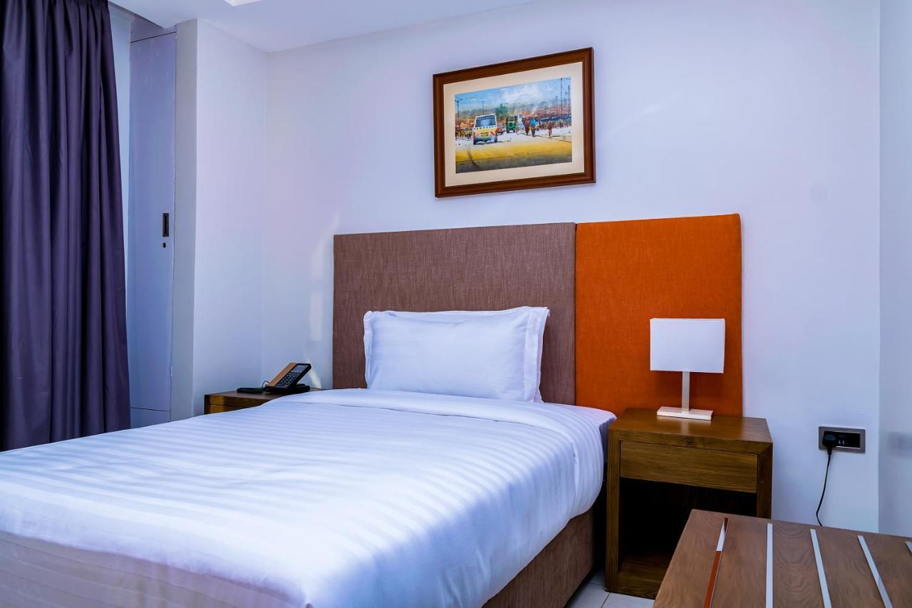 Canary Hotel Kampala Exterior photo