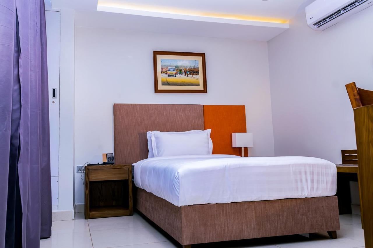 Canary Hotel Kampala Exterior photo