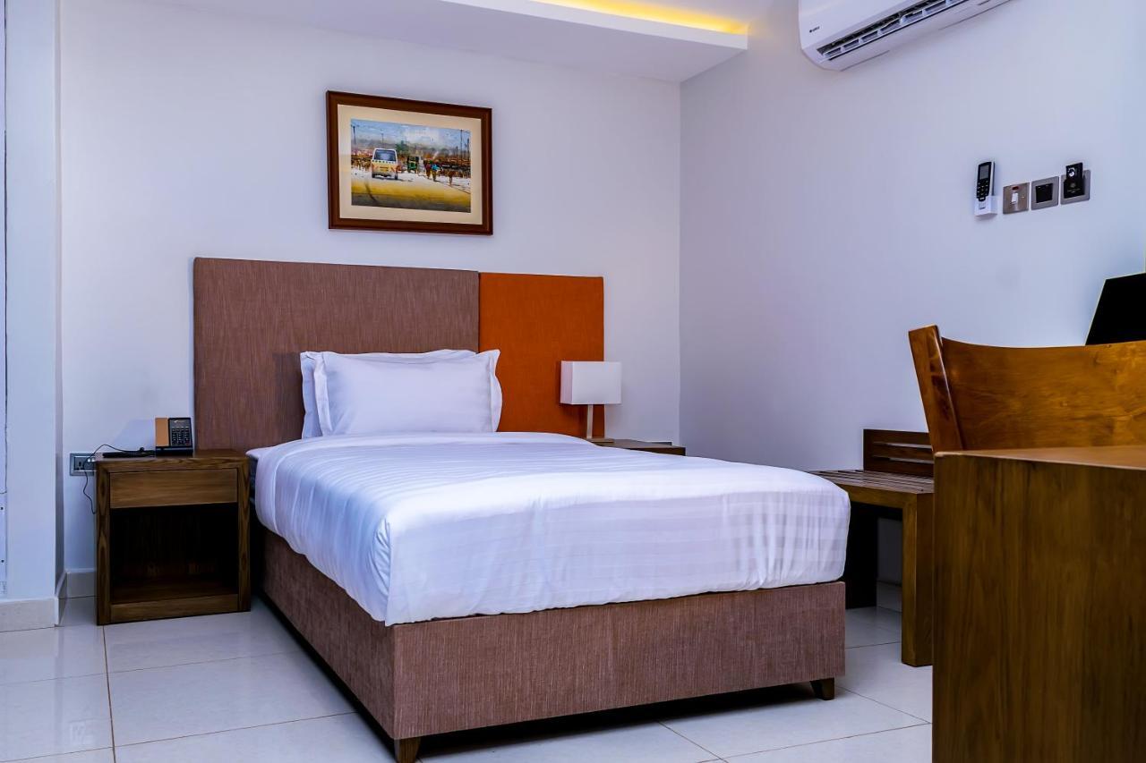 Canary Hotel Kampala Exterior photo